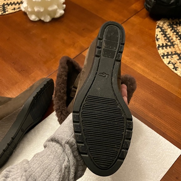 UGG Dark Brown Shearling-Lined Boots. Wedge heel.Size 7. Wear high or roll down! - Picture 7 of 13